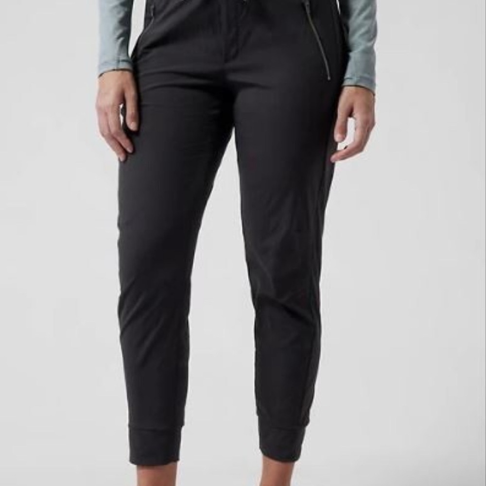 Athleta Black Trekkie North Joggera
